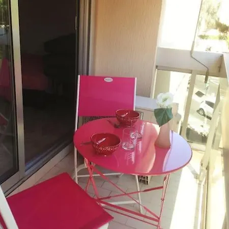 Juan Les Pins, T2 Cosy Et Confortable, Avec Parking En Sous-sol, Proche Plages Et Commerces Apartment