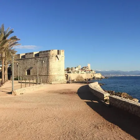 Juan Les Pins, T2 Cosy Et Confortable, Avec Parking En Sous-sol, Proche Plages Et Commerces Apartamento Antibes